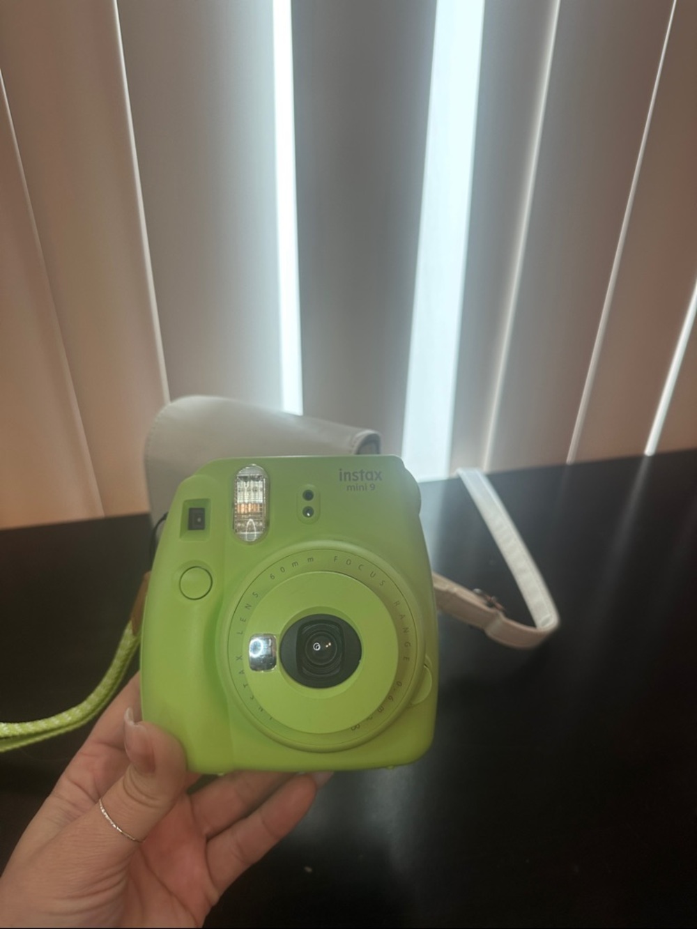 Fujifilm instax mini 9 Instant Camera in Lime Green with Carry Case - Picture 2 of 7